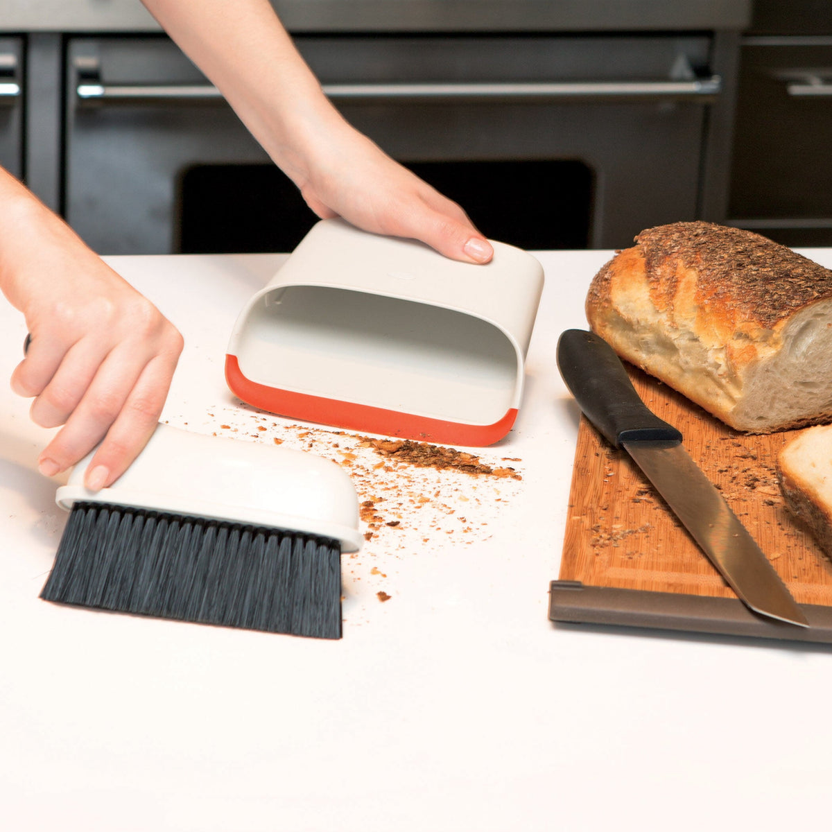 compact-dustpan-and-brush-set-c8 1334280_7_compact_dustpan_brush_set.jpg