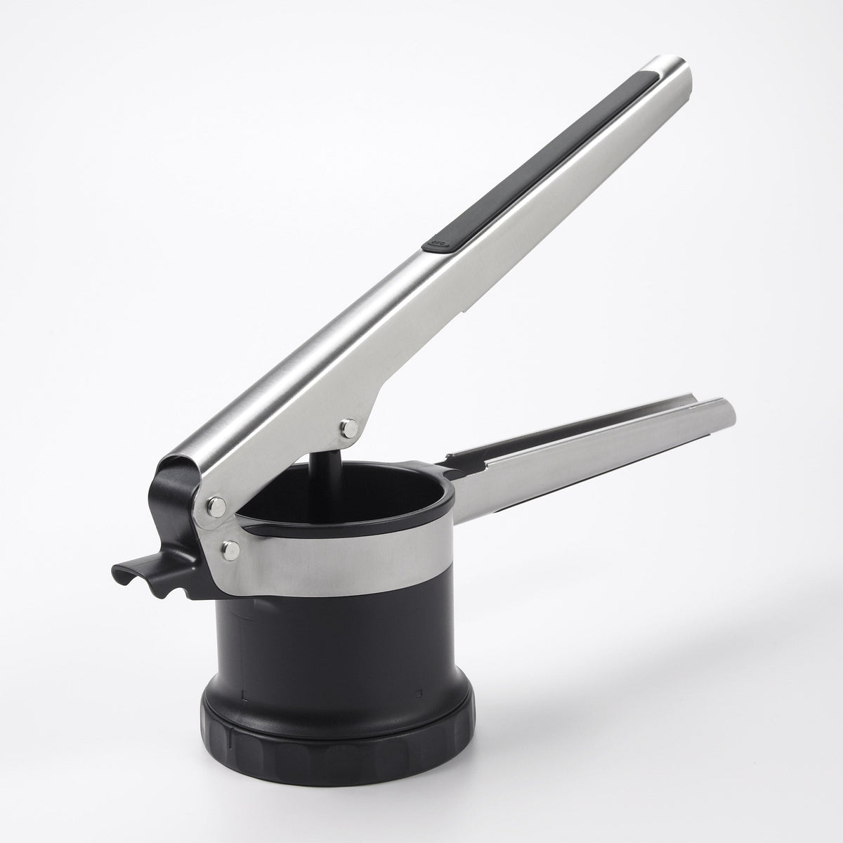 3-in-1-adjustable-potato-ricer-q0 oxo_good_grips_3-in-1_adjustable_potato_ricer_gg_1129780_1.jpg