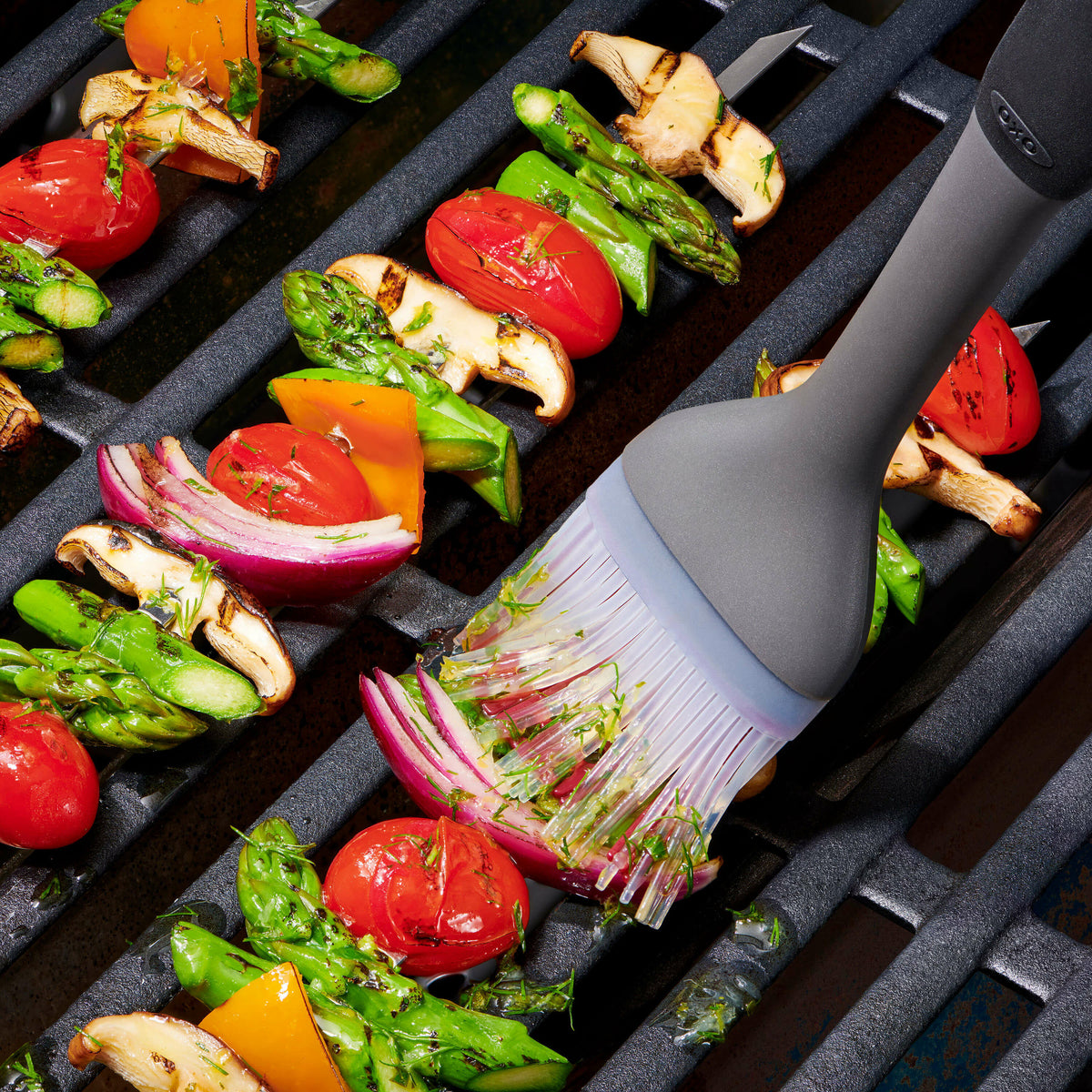 grilling-basting-brush-q1 gg_11309300_052020_10_rgb_1_.jpg