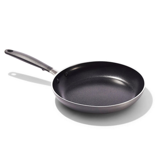 non-stick-pro-every-day-10-inch-fry-pan-c3 oxo_cc010469-001_nonstick-everyday-10in-fry-pan_pdp_01.jpg