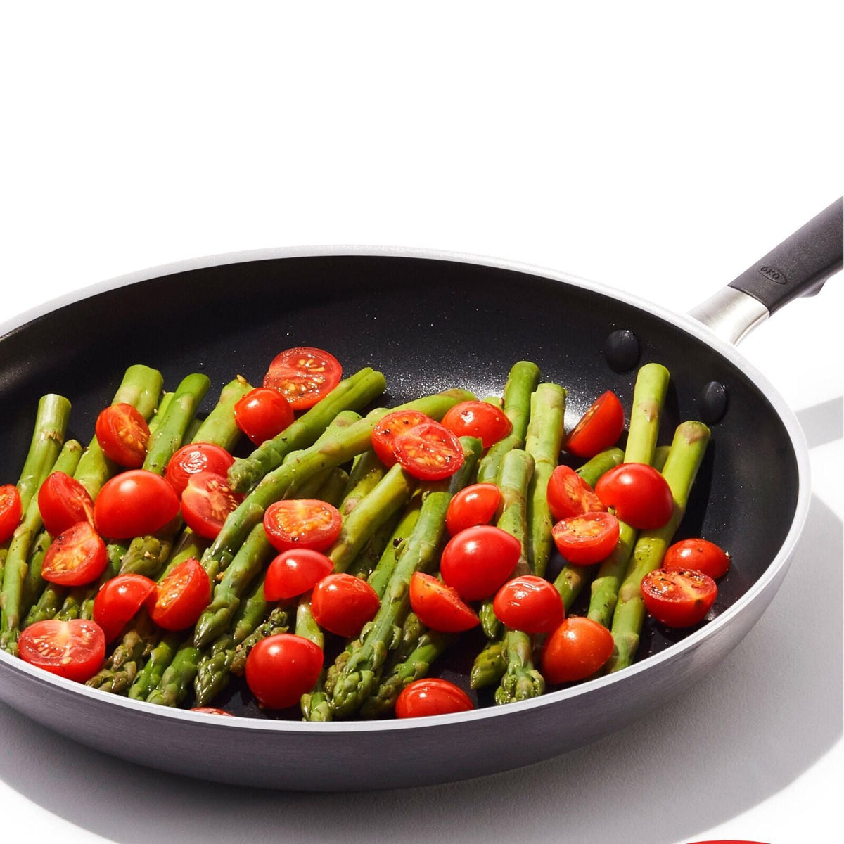 non-stick-pro-every-day-12-inch-frypan-with-lid-j5 oxo_cc010471-001_nonstick-everyday-12in-fry-pan-w-lid_pdp_03.jpg