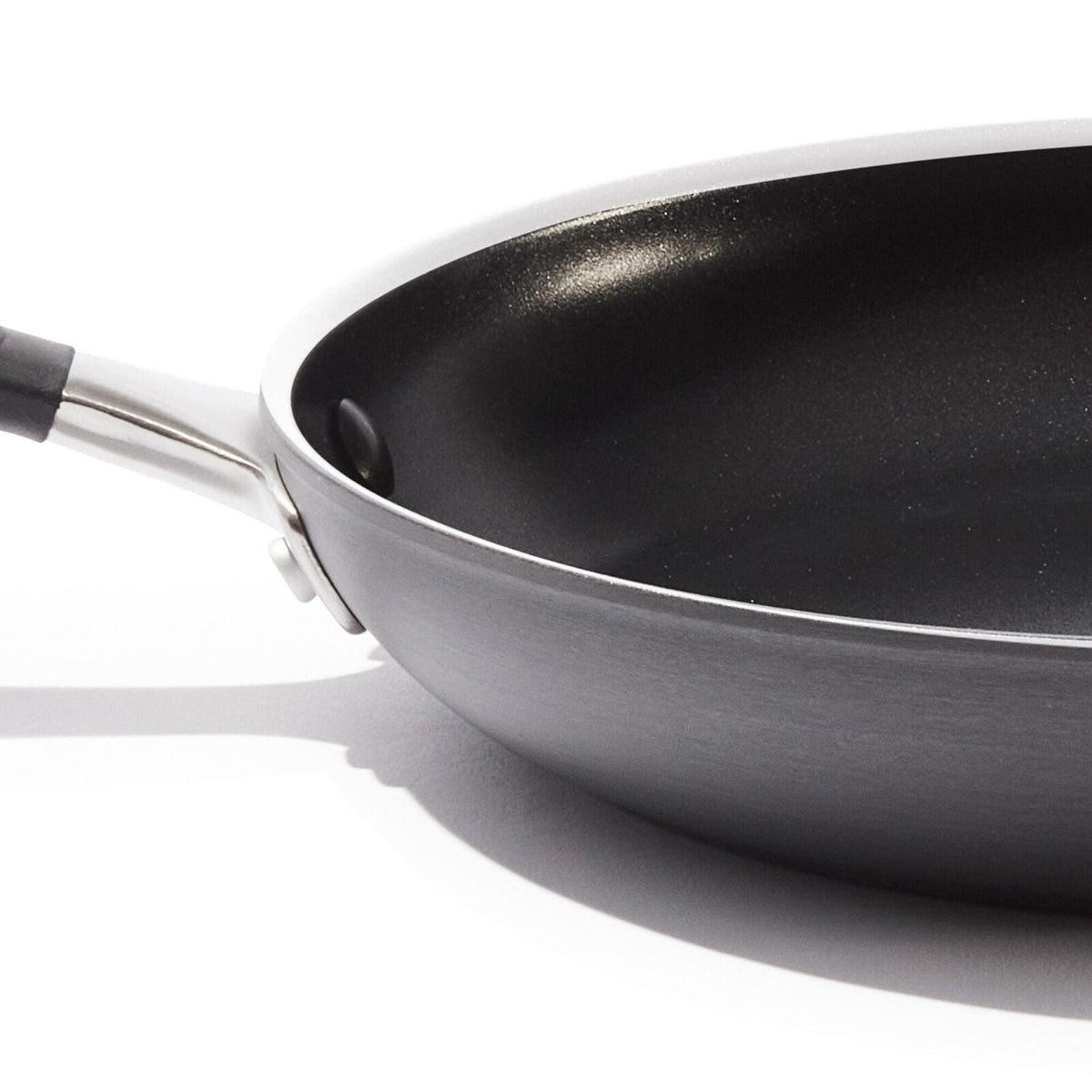 non-stick-pro-every-day-12-inch-frypan-with-lid-j5 oxo_cc010471-001_nonstick-everyday-12in-fry-pan-w-lid_pdp_06.jpg