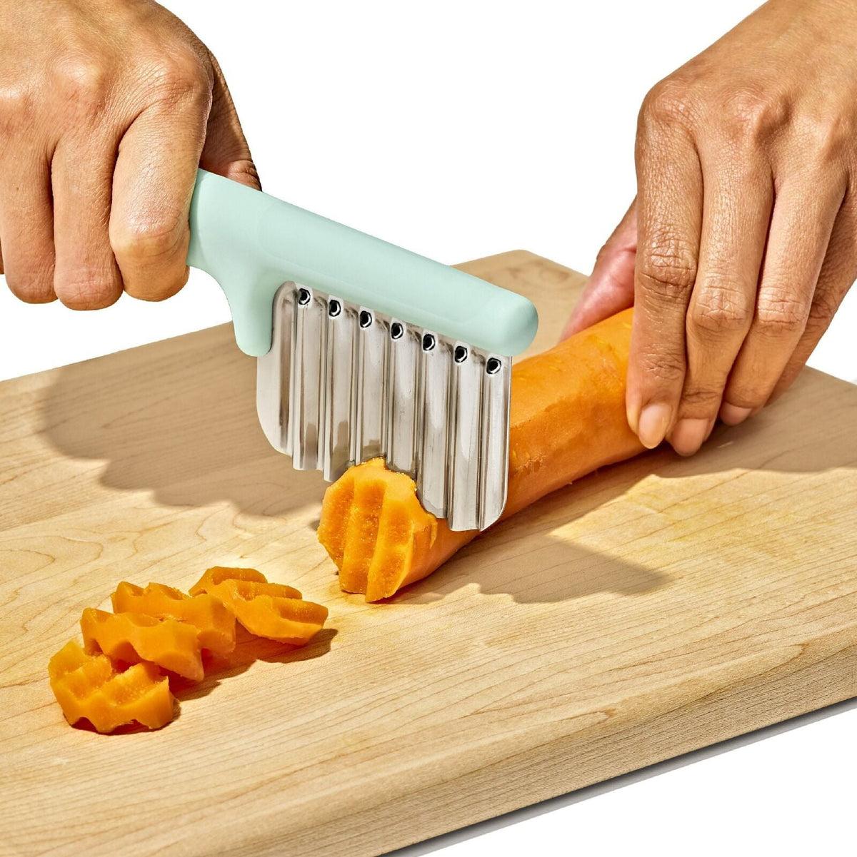 cut-and-prep-set-3-piece-e8 tot_61176700_baby-food-prep-set_pdp_02.jpeg
